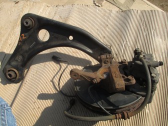 Кулак Ниссан Ноут E12 поворотный правый с 2013 года 400141HK0A, - БУ Голый