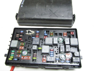 Блок предохранителей 95938113-01 8113 моторный Шевроле Круз Опель Астра J - ДЕФЕКТ крышки - №3 - БУ