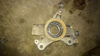 Кулак Форд Фиеста поворотный - правый Mk6 с 2012 по 2017г 1822686 Figo 2015- и Ka16, -  БУ - голый