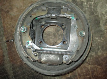 Щиток тормозной задний правый 94553903, 95490439, 21260487 Шевроле Авео Т300 Кобальт 14 дюм, - БУ 