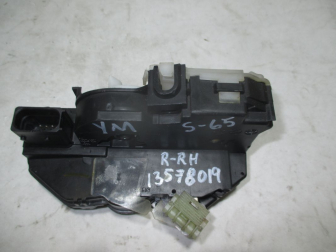 Замок двери задней правой 13503788 13579523 13578019 YM 0133696 Шевроле Круз Опель Астра J S-65 - БУ