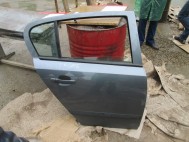 Молдинг стекла двери задней правой наружный 5154088 Опель Астра H - Черный, - БУ