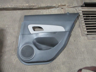 Обшивка двери Шевроле Круз задней правой 95184688 96950774 Седан электрика J300, - БУ