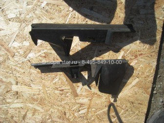 Защита радиатора Форд Фокус 1 правая - Дефлектор пластиковый 1144389, 2M518121AA, - БУ