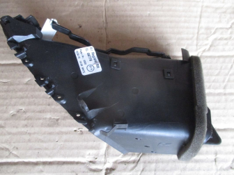 Сопло воздуховода центральное правое 8A61A018B08AFW, 06776 Форд Фиеста с 2012 по 2017г FR4, - БУ