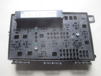 Блок предохранителей 94700411 EB 5DK008668-60 моторного отсека Опель Астра H S-59, - БУ