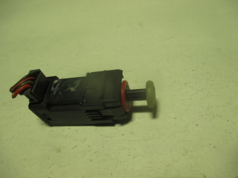 Датчик стоп-сигнала включения задних фонарей 13178792 6240328 6240180 55701395 Опель Астра H - БУ