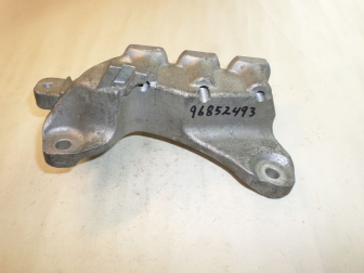Кронштейн опоры двигателя правой 95325758 96852493 96852492 Шевроле Авео Т300 на 1,6-1,8 литра - БУ
