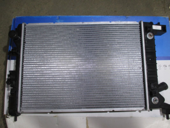 Радиатор охлаждения Шевроле Кобальт 95460094 96945756 LRC05194 с АКПП, - Luzar