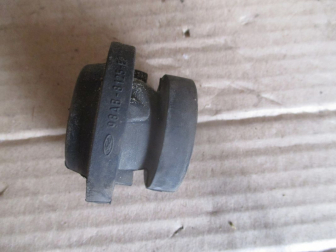 Опора радиатора нижняя или верхняя 1061194 98AB8125EC на Форд Фокус 1, - БУ