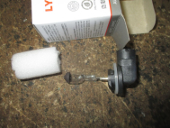 Лампа H27W2 гнутая 881-12V/27W 48040 89901302 для противотуманок PGJ13 L18127 галоген USA - LYNXauto