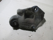 Кронштейн опоры приводного вала правого XS4W3K305AA 1061844 Форд Фокус 1 на 1,8 литра с МКПП - БУ