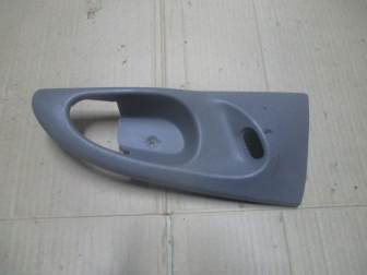 Накладка ручки двери задней правой 2M51F275A28AAW RH-2 с электростеклопод Форд Фокус 1 - БУ