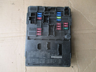 Блок предохранителей Ниссан Альмера N17, Микра, Ноут 284B71HR0C - Средняя часть- Скол пластика, - БУ