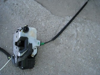 Замок двери Шевроле Авео Т300 задней правой - Тяга 95996016 блокировки замка, - БУ