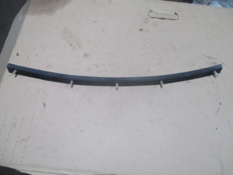 Уплотнитель капота 658101KA0A передний Nissan Juke F15 с 2010-2015г - БУ