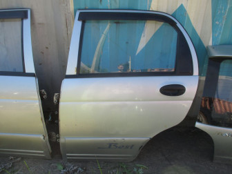 Дверь задняя левая Дэу Матиз c молдингом 96562537 в сборе, - БУ Серебро ржавчина внизу