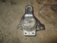 Кронштейн опоры двигателя левый 98AB6037AG Форд Фокус 1 с мотором 8 кл, 2 литра МКПП, - БУ