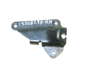 Кронштейн троса ручника правый 13308298 Chevrolet Cruze, - БУ