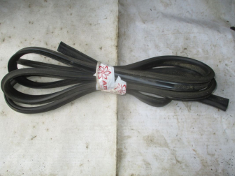 Уплотнитель нащельник верха левой стороны 13204499 156527, 1 56 529 Опель Зафира В, - БУ